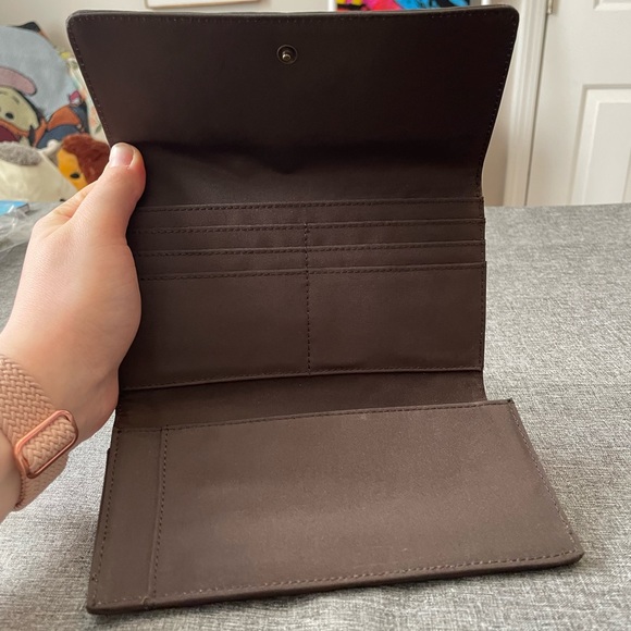 Relic Trifold Wallet in Distressed Brown ✨ - Picture 5 of 6